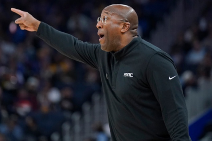 尼克斯围绕新任主教练迈克·布朗重组教练组 尼克斯围绕新任主教练迈克·布朗重组教练组